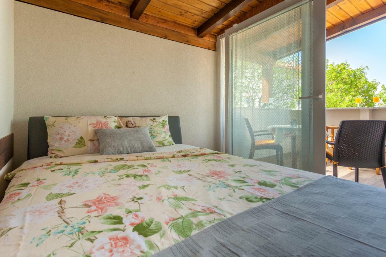 Apartment Hasanec Njivice Bagian luar foto