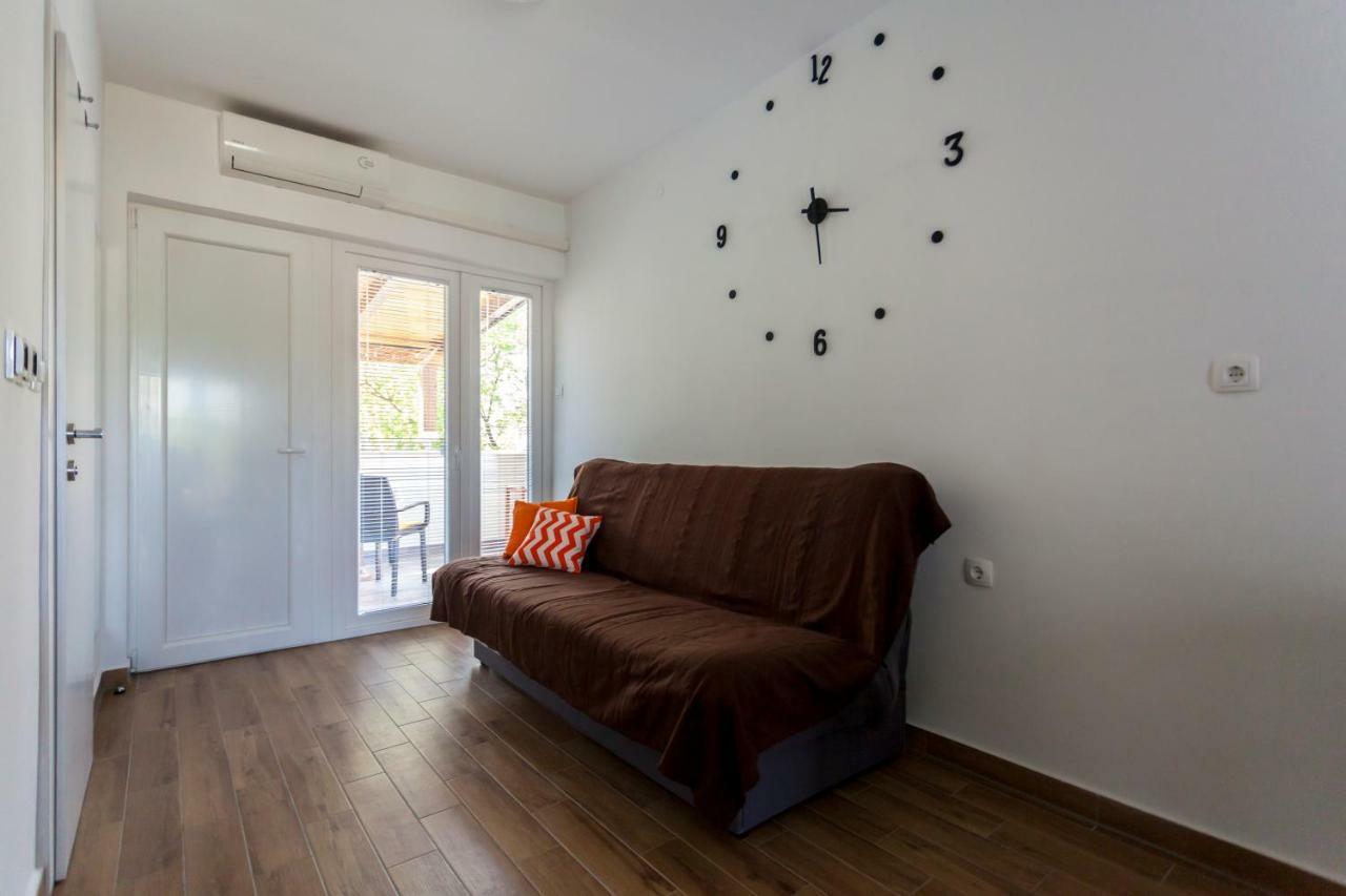Apartment Hasanec Njivice Bagian luar foto