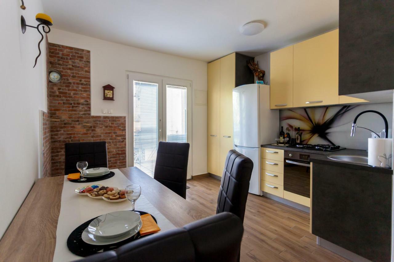 Apartment Hasanec Njivice Bagian luar foto